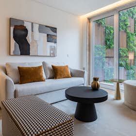 Apartment for rent for €2,924 per month in Lisbon, Rua do Desterro