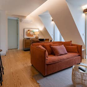Apartment for rent for €2,431 per month in Lisbon, Rua da Graça