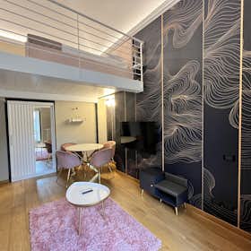 Apartment for rent for €2,390 per month in Turin, Piazza della Repubblica