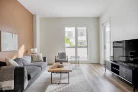 Lägenhet att hyra för $3,132 i månaden i Inglewood, E Hardy St