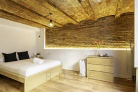Apartment for rent for €1,200 per month in Barcelona, Carrer de Ferlandina