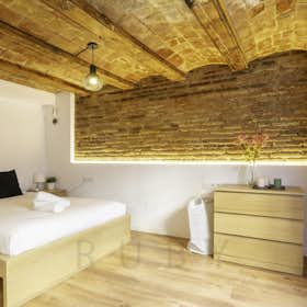 Apartment for rent for €1,200 per month in Barcelona, Carrer de Ferlandina