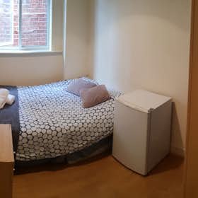 Private room for rent for €883 per month in London, Anson Road
