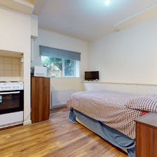 Studio for rent for £1,265 per month in London, Chatsworth Road