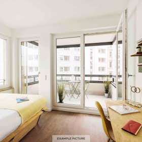 Private room for rent for €747 per month in Berlin, Klara-Franke-Straße