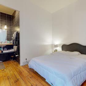 Private room for rent for €412 per month in Saint-Étienne, Rue du Théâtre