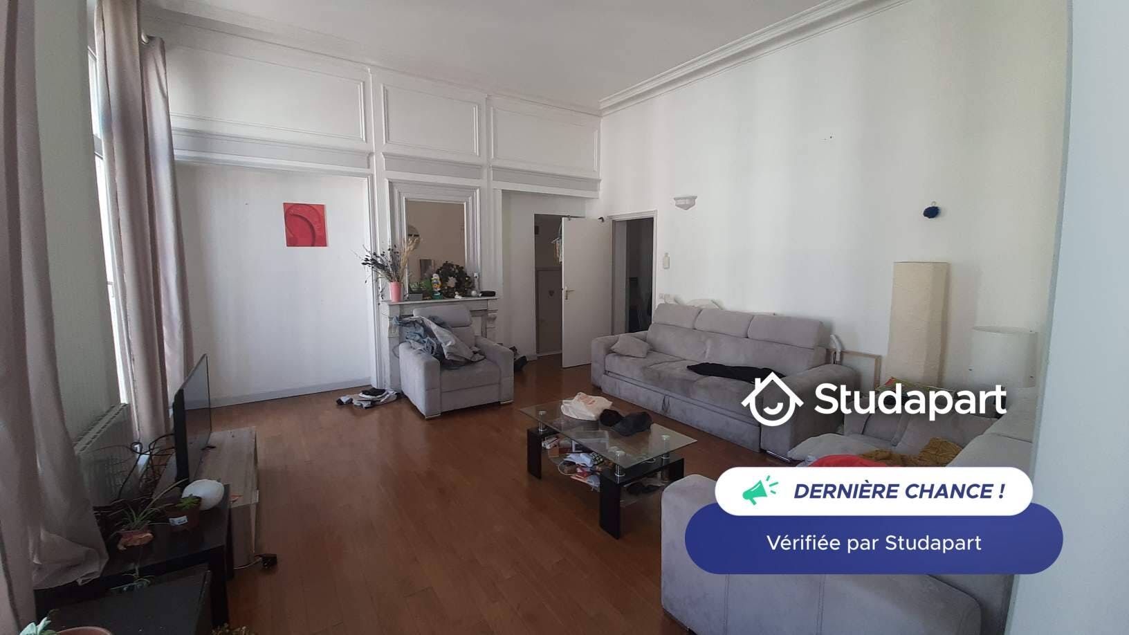 Apartment for rent for €2,245 per month in Lille, Rue Léon Gambetta