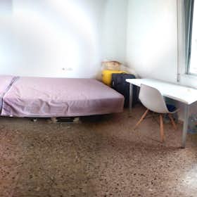 Private room for rent for €340 per month in Valencia, Avinguda Doctor Waksman