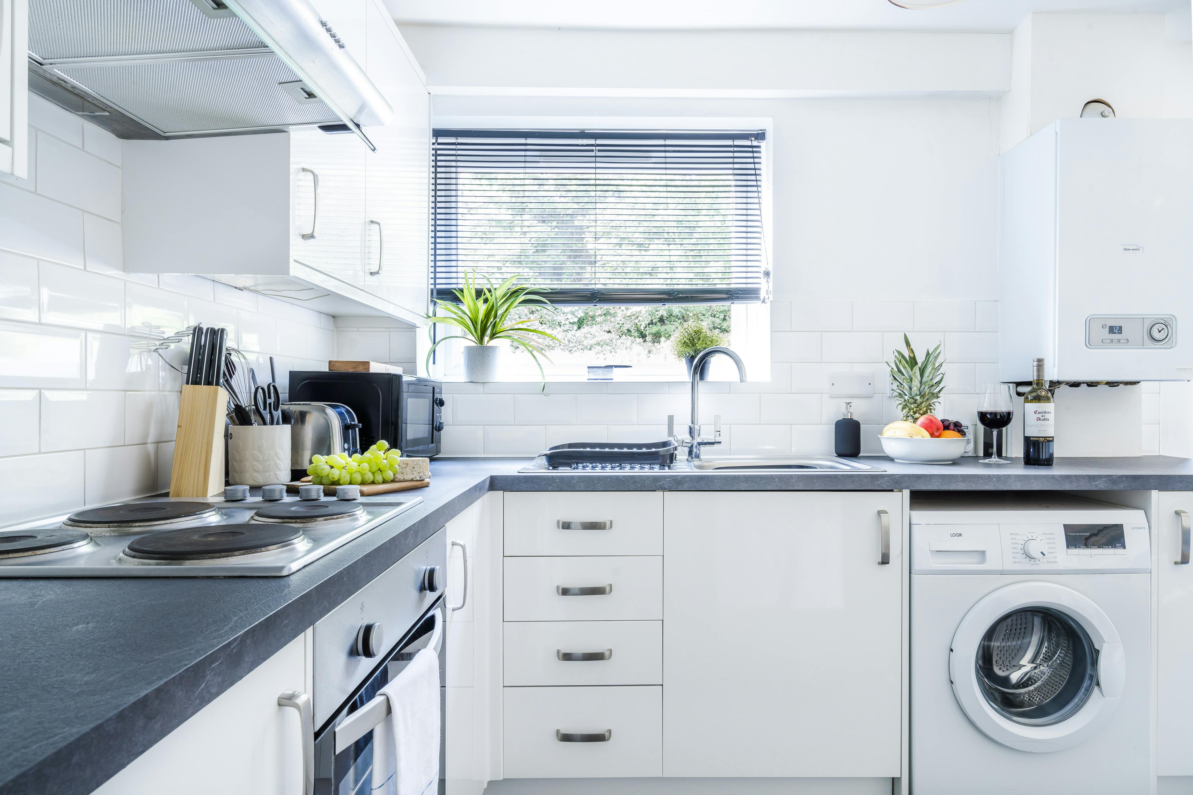 Huis te huur voor € 6.817 per maand in Milton Keynes, Frensham Drive