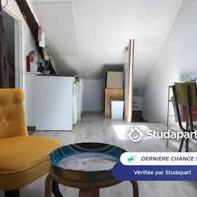 Apartamento para alugar por € 390 por mês em Troyes, Rue André Beury