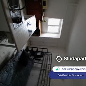 Apartment for rent for €405 per month in Saint-Étienne, Avenue de la Libération