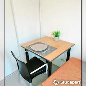 Private room for rent for €365 per month in Saint-Étienne, Rue des Docteurs Charcot