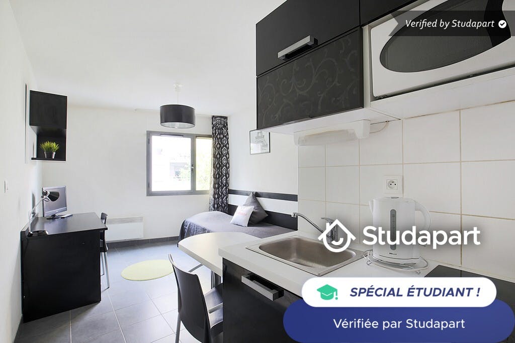 Private room for rent on Rue Jean Gay, Lyon