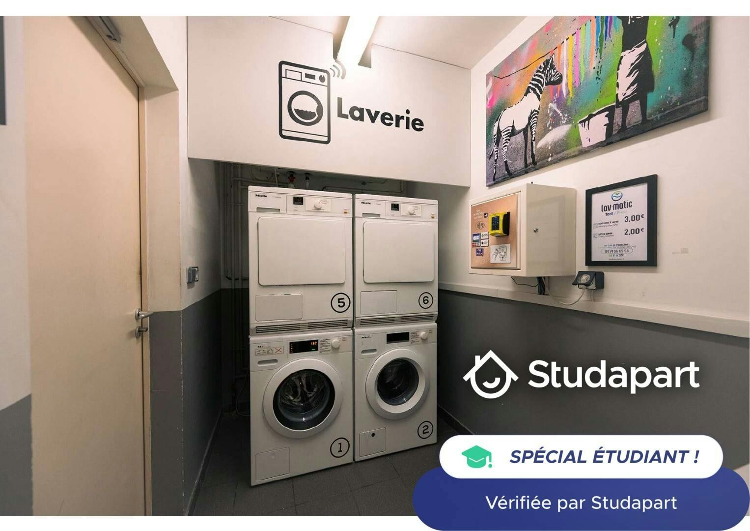 Private room for rent on Place François II, Nantes - Plus
