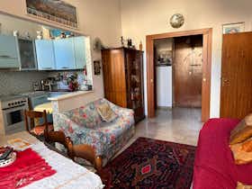 Habitación privada en alquiler por 290 € al mes en Teramo, Via Vincenzo Irelli