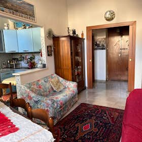 WG-Zimmer zu mieten für 290 € pro Monat in Teramo, Via Vincenzo Irelli