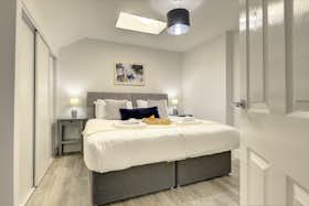 Квартира сдается в аренду за 4 800 £ в месяц в Bedford, Bedford Road