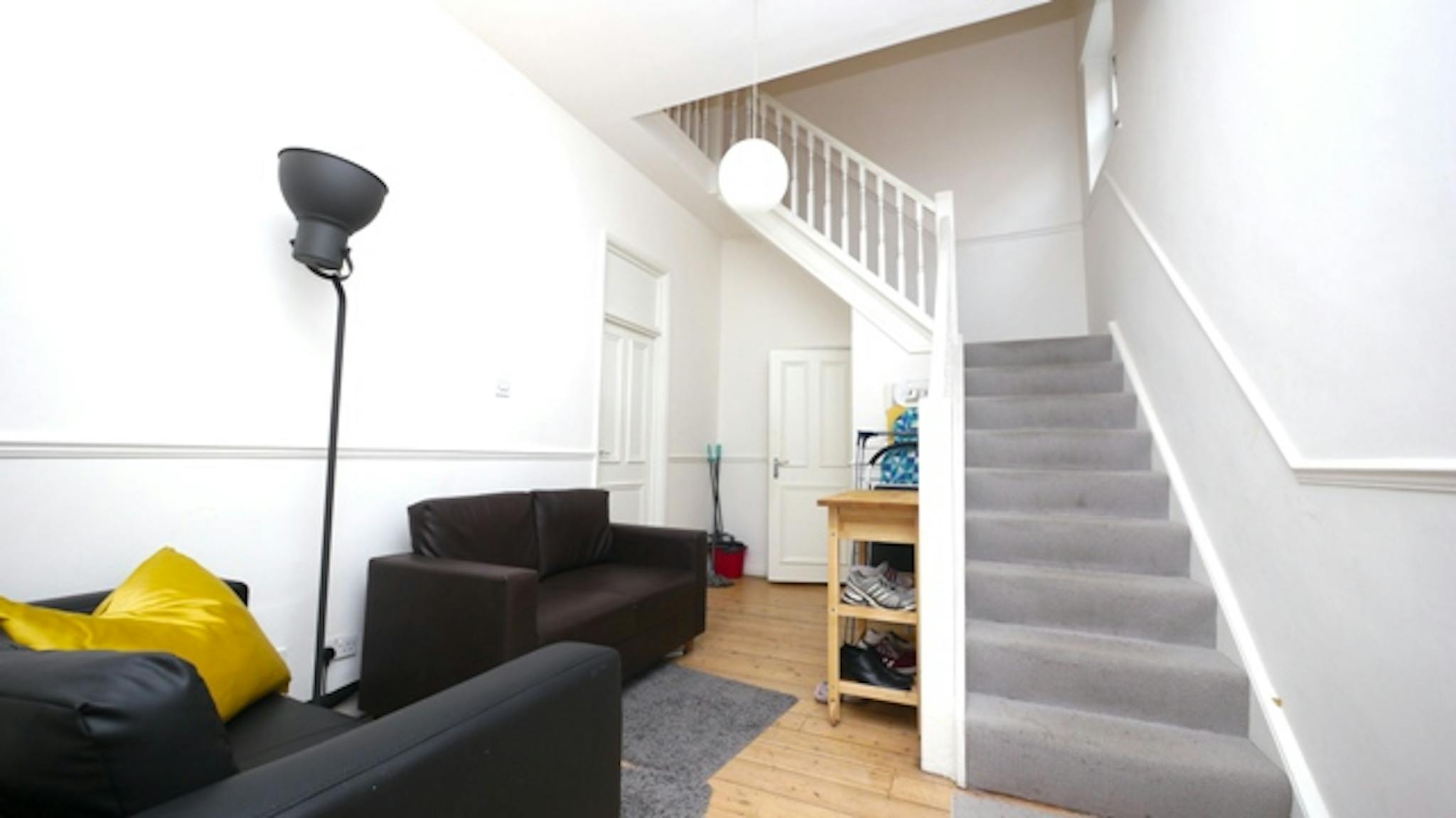 Blenheim Gardens, London preview