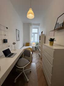 Pokój prywatny do wynajęcia za 599 € miesięcznie w mieście Vienna, Hasnerstraße