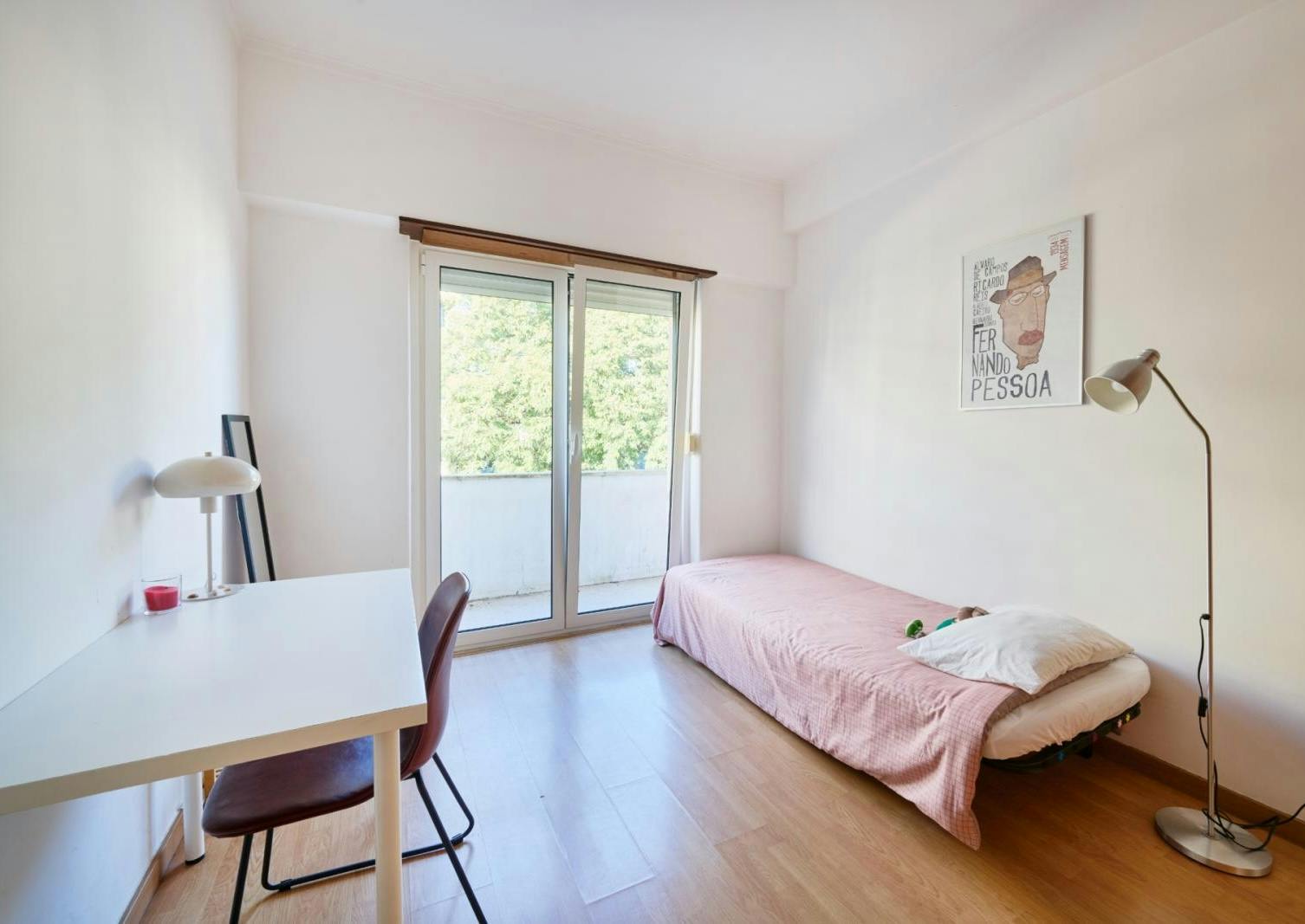 Private room for rent for €500 per month in Lisbon, Avenida Rovisco Pais
