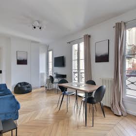 Studio for rent for €1,728 per month in Paris, Rue La Bruyère