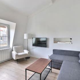 Studio for rent for €1,569 per month in Paris, Rue Simart