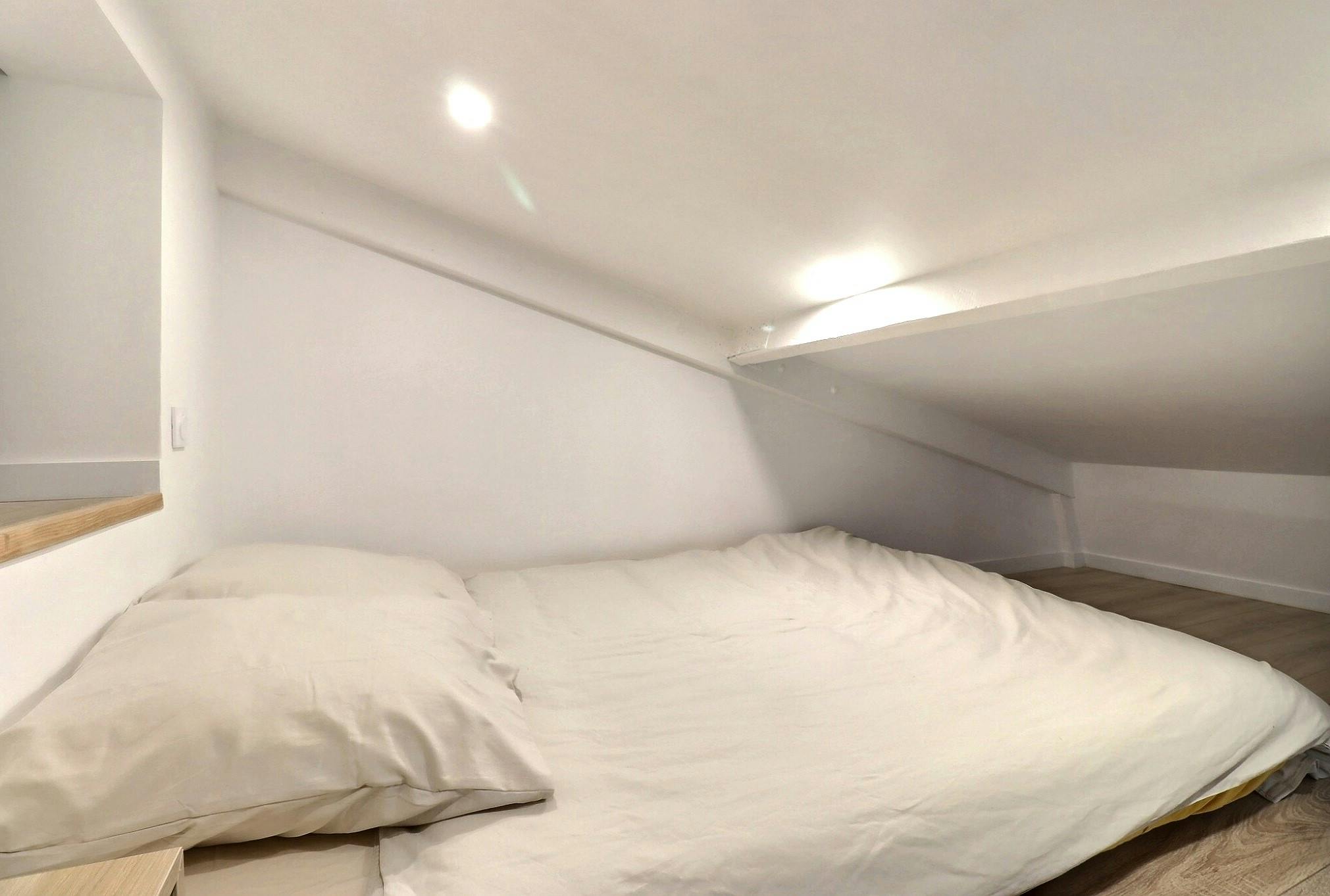 Apartment for rent for €1,569 per month in Paris, Rue Simart