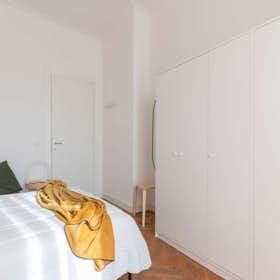 Private room for rent for €605 per month in Turin, Piazza Giosuè Carducci