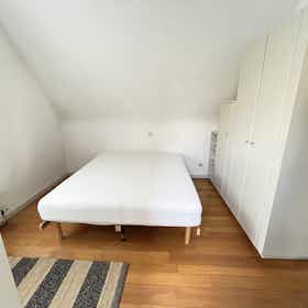 Apartment for rent for €1,600 per month in Brussels, Avenue de la Clairière