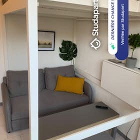 Apartment for rent for €650 per month in Marseille, Allée des Pins