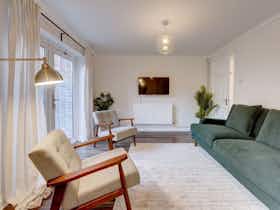 Дом сдается в аренду за 4 320 £ в месяц в Bedford, Snagge Court