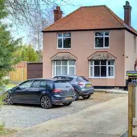 Casa in affitto a 5.200 £ al mese a Bedford, Milton Road
