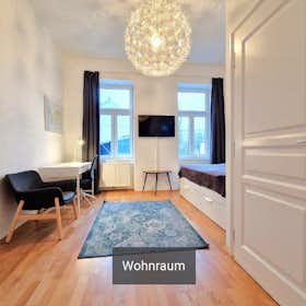 Apartment for rent for €1,290 per month in Vienna, Brunnengasse
