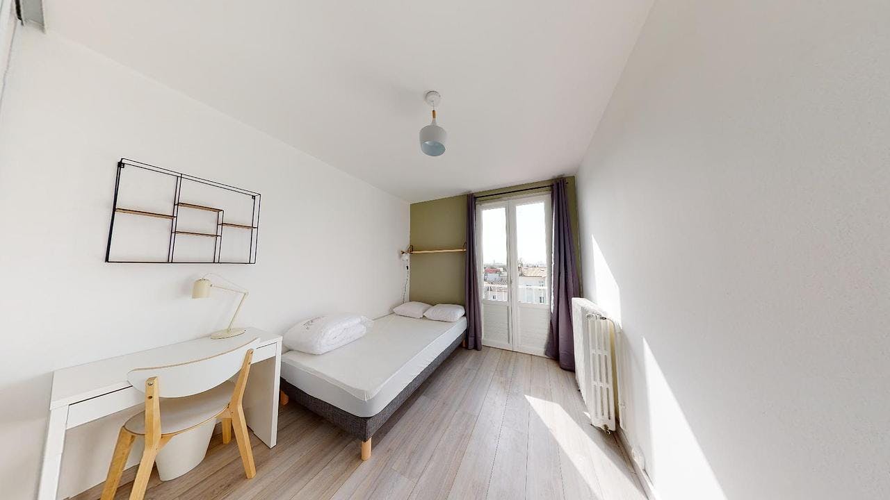 Private room for rent for €589 per month in Bordeaux, Cours Édouard Vaillant