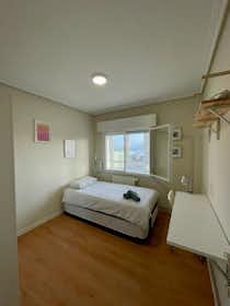 Pokój prywatny do wynajęcia za 329 € miesięcznie w mieście Santander, Calle Alta