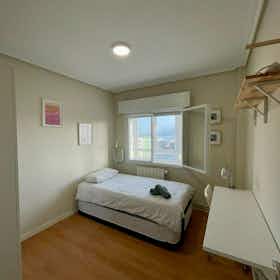 Pokój prywatny do wynajęcia za 329 € miesięcznie w mieście Santander, Calle Alta