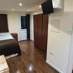 Studio for rent for €1,501 per month in London, Cranhurst Road
