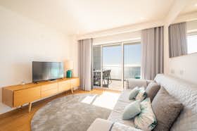 公寓 正在以 €2,461 的月租出租，其位于 Sesimbra, Avenida dos Náufragos