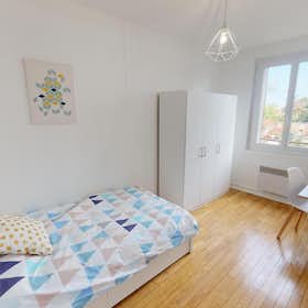 Private room for rent for €512 per month in Lyon, Cours Richard Vitton
