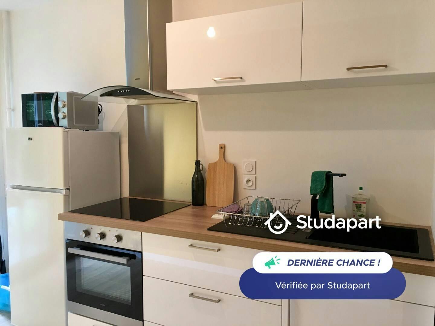 Appartamento in affitto a 950 € al mese a Angers, Place Jules Verne