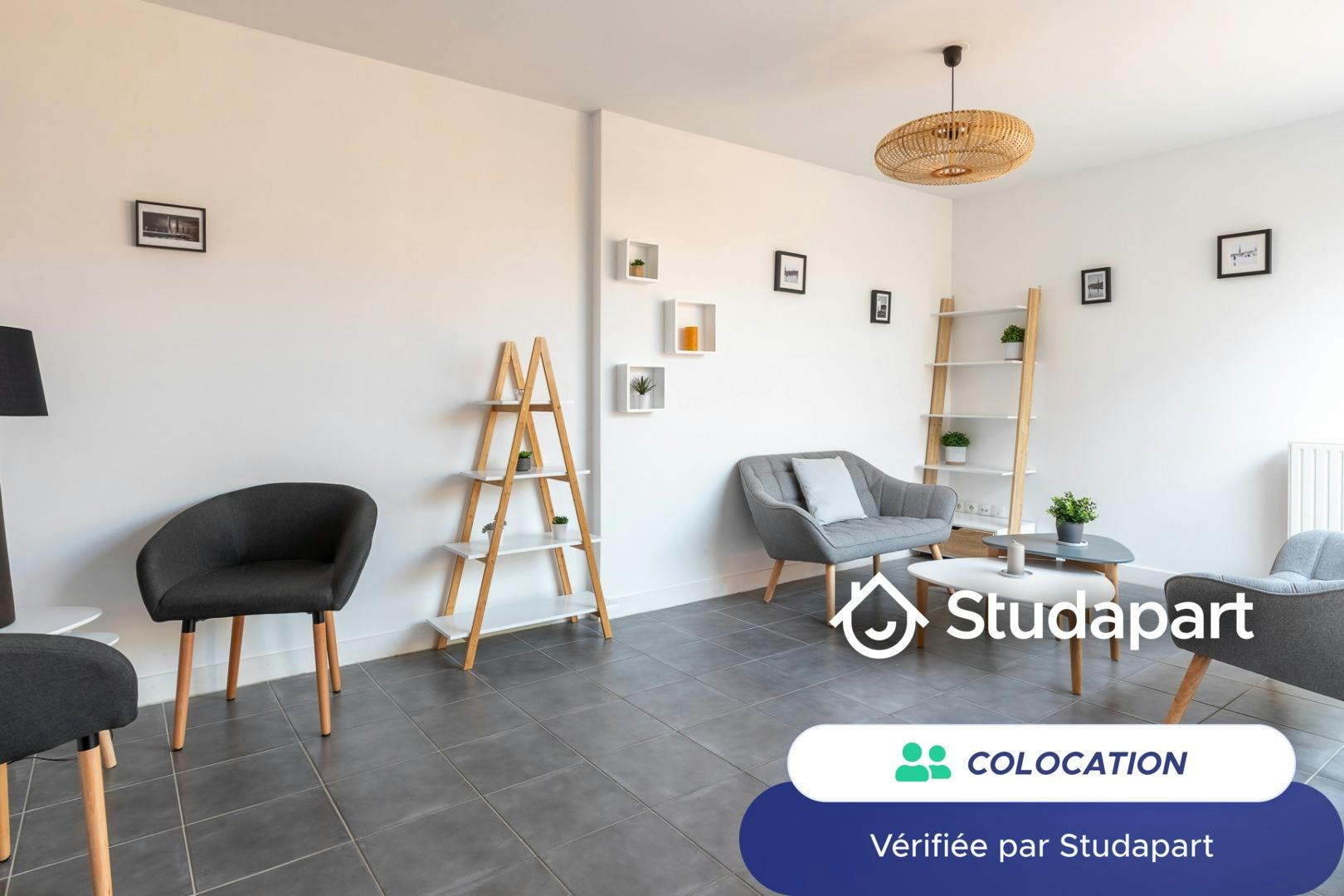 Private room for rent on Cours du Médoc, Bordeaux - Plus
