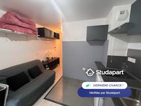 公寓 正在以 €890 的月租出租，其位于 Courbevoie, Rue du 22 Septembre