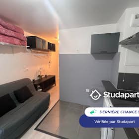 公寓 正在以 €890 的月租出租，其位于 Courbevoie, Rue du 22 Septembre