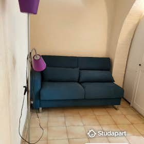 Private room for rent for €420 per month in Aramon, Lieu-dit La Roque d'Acier
