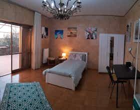 私人房间 正在以 €450 的月租出租，其位于 Rome, Via Tullio Ascarelli
