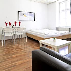 Apartment for rent for €880 per month in Vienna, Wiedner Hauptstraße