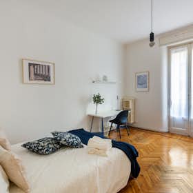 Private room for rent for €875 per month in Milan, Via Raimondo Franchetti