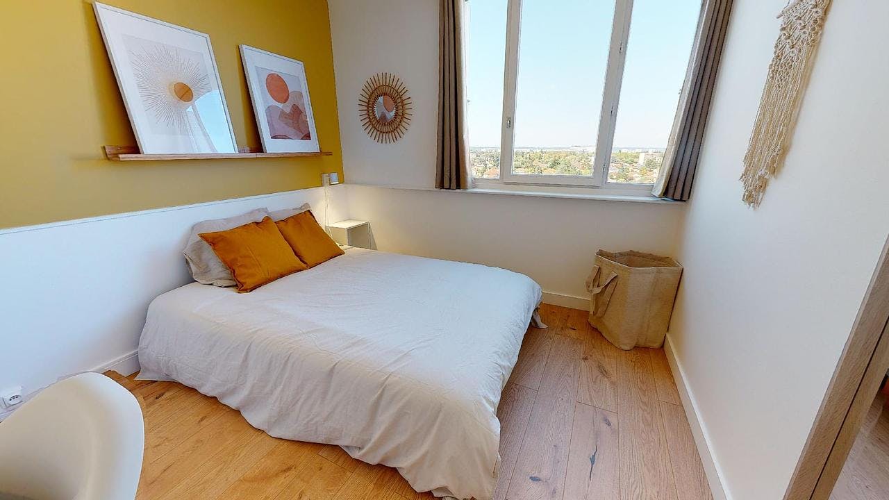 Rue Édouard Branly, Bron preview