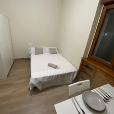Private room for rent for €300 per month in Oviedo, Calle Ramón López