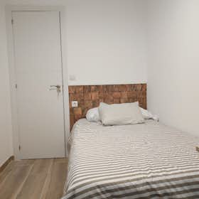 Private room for rent for €345 per month in Valencia, Carrer Ceramista Ros